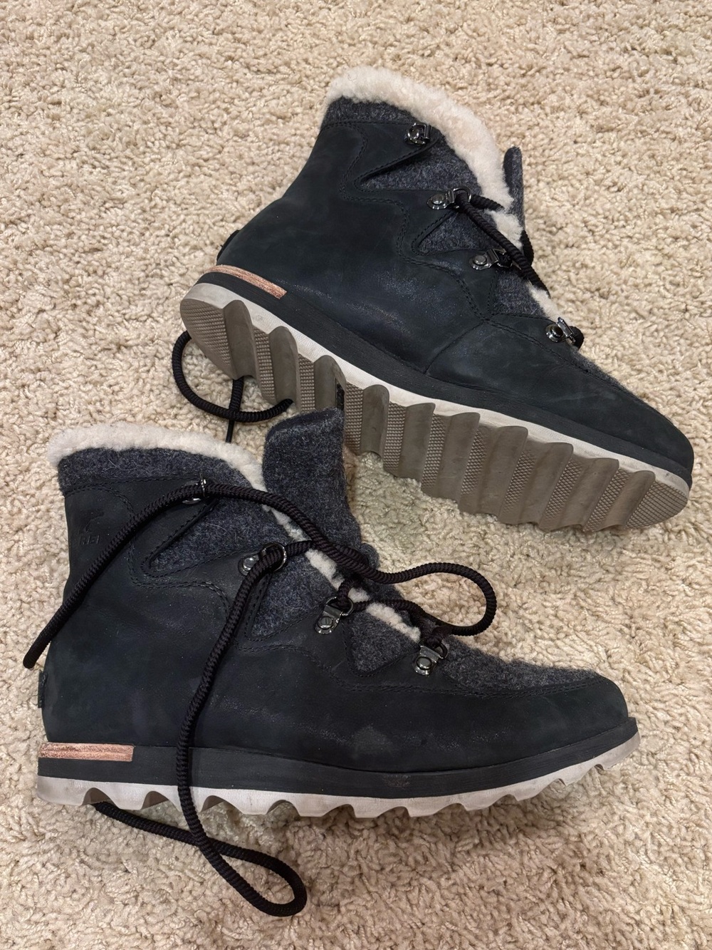 Sorel Women's Black Faux-Shearling Lace-Up Cold-Weather Boot